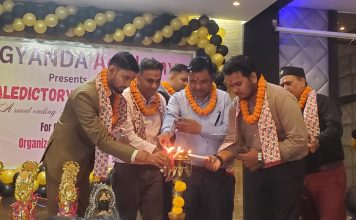 ज्ञानदा एकेडेमीमा कक्षा १२ का विद्यार्थीलाई बिदाई